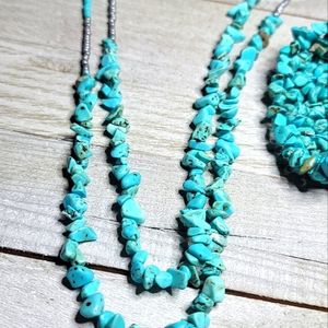 Turquoise chip jewelry set, necklace, earrings, bracelet.